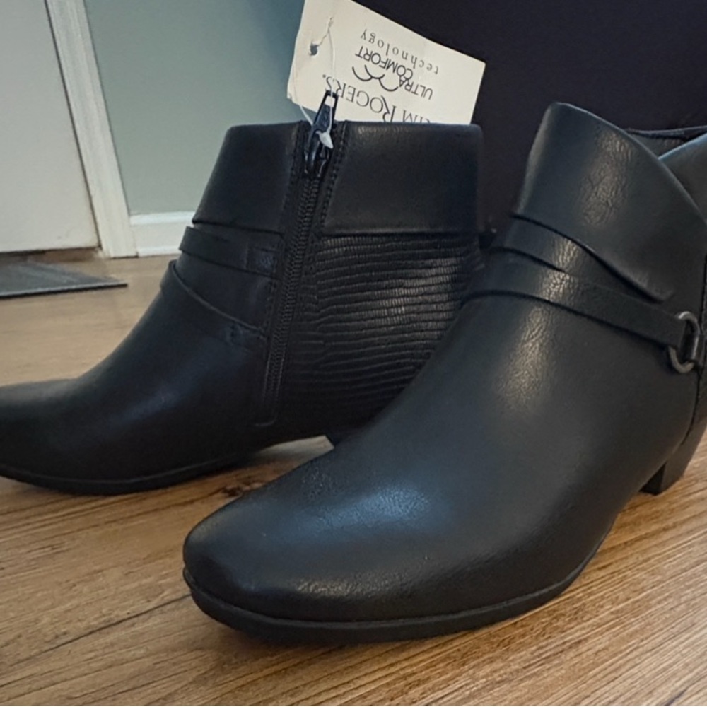 NWT Kim Rogers Black Ankle Booties with Side Zipper